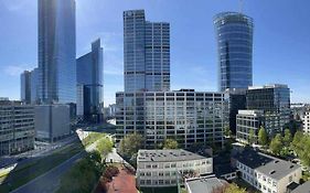 Apartament w centrum Warszawy z Darmowym Parkingiem